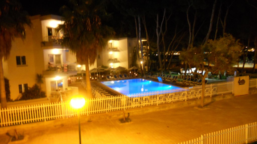 hotelsofiatheswimmingpoolbynight.jpg